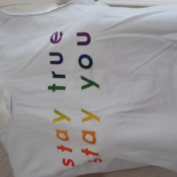 - - Woman's  crop tops - Picture 2 of 2